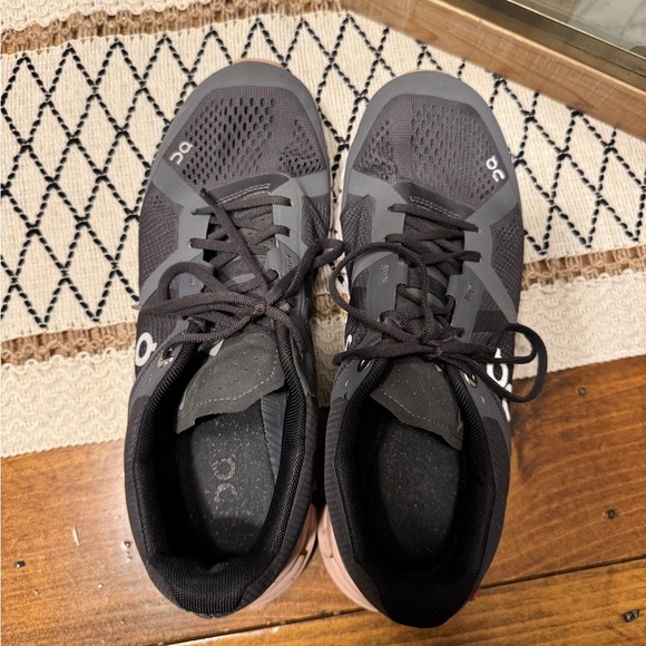 On Women’s Cloud X Tennis shoes/sneakers - Picture 5 of 8